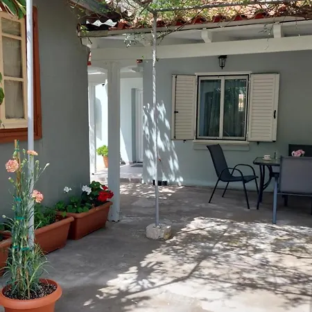 Ferienhaus Ermioni's In *